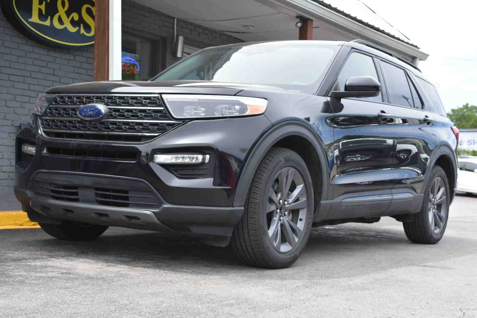 2022 Ford Explorer XLT 4WD's photo