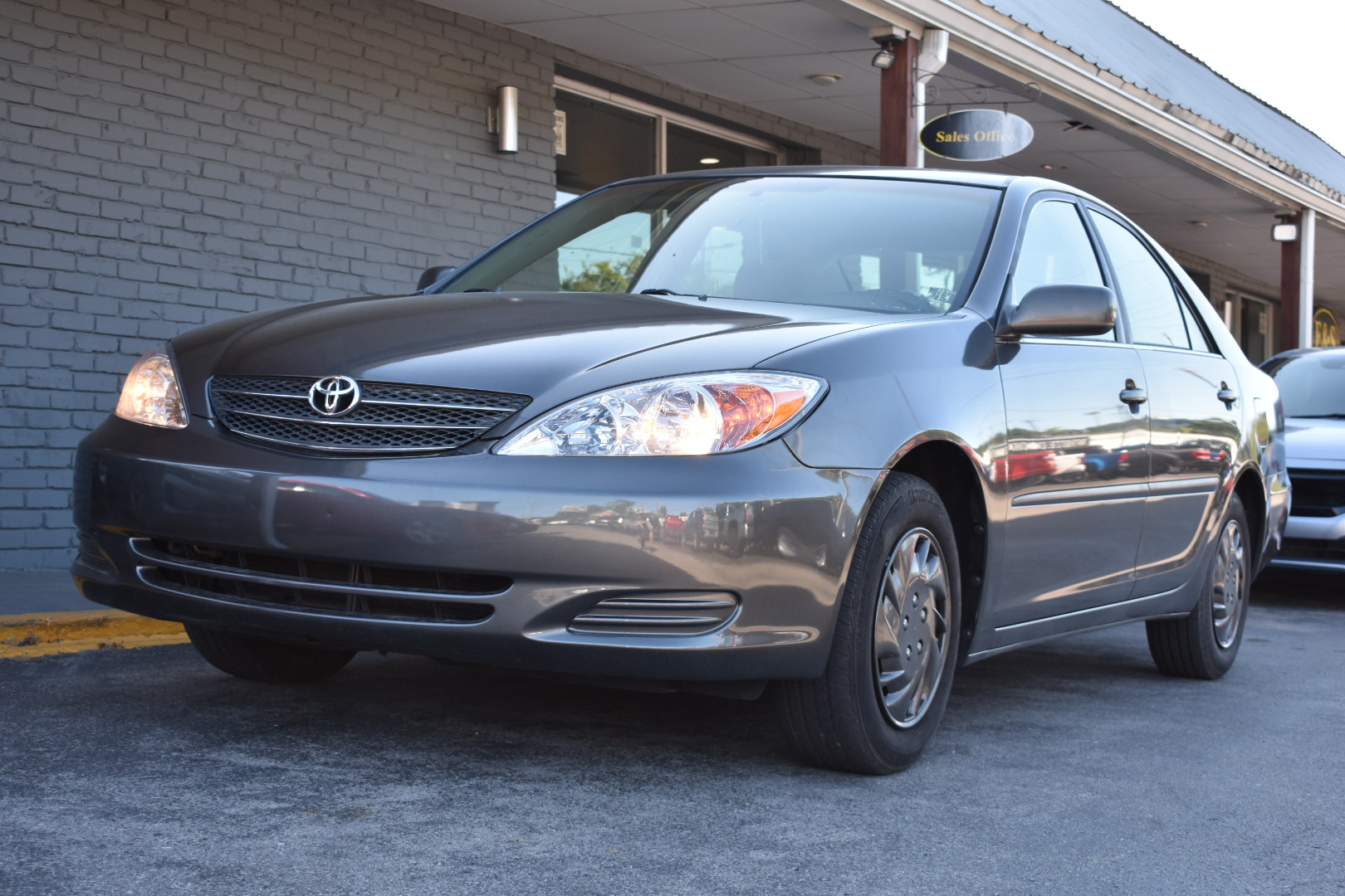 2003 Toyota Camry XLE 4AT's photo