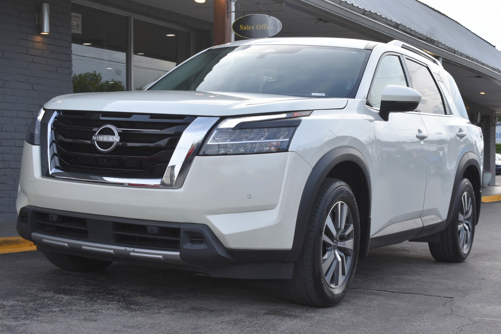 2024 Nissan Pathfinder SL 2WD's photo